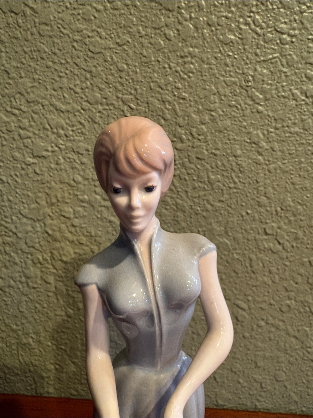 Elegant Mid Century Modern Lady - Figurine - Picture 2 of 6